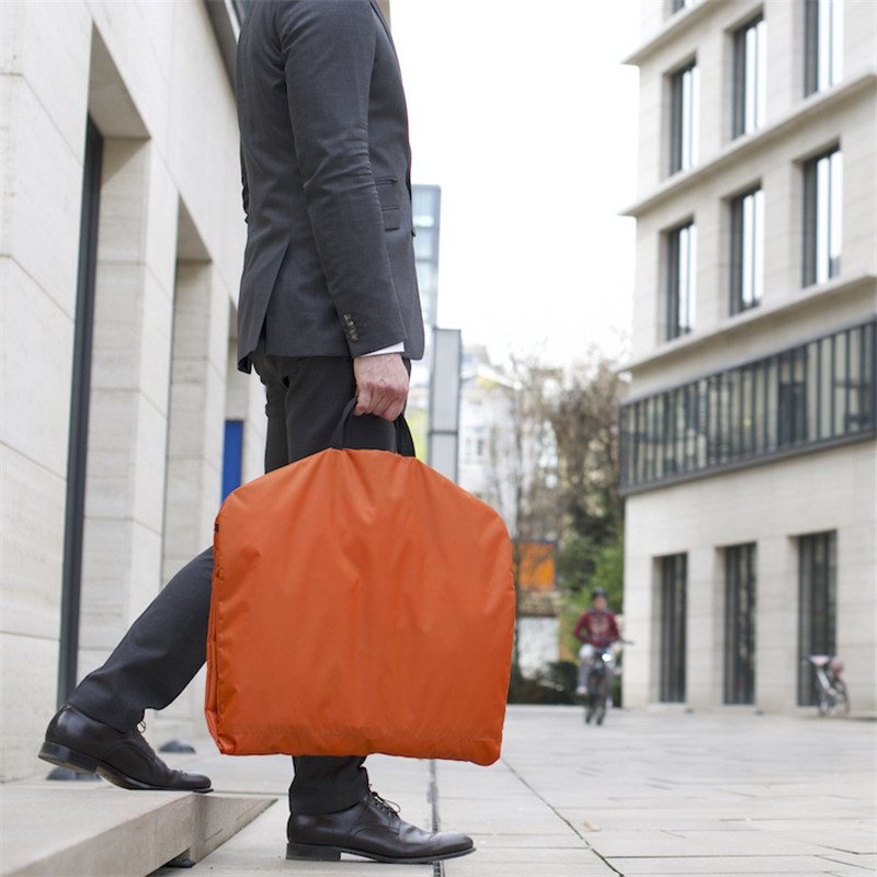 2 σε 1 τσάντα Duffle ενδυμάτων συνεχίστε τις τσέπες 1.1LBS φερμουάρ κρεμαστρών κοστουμιών των ατόμων